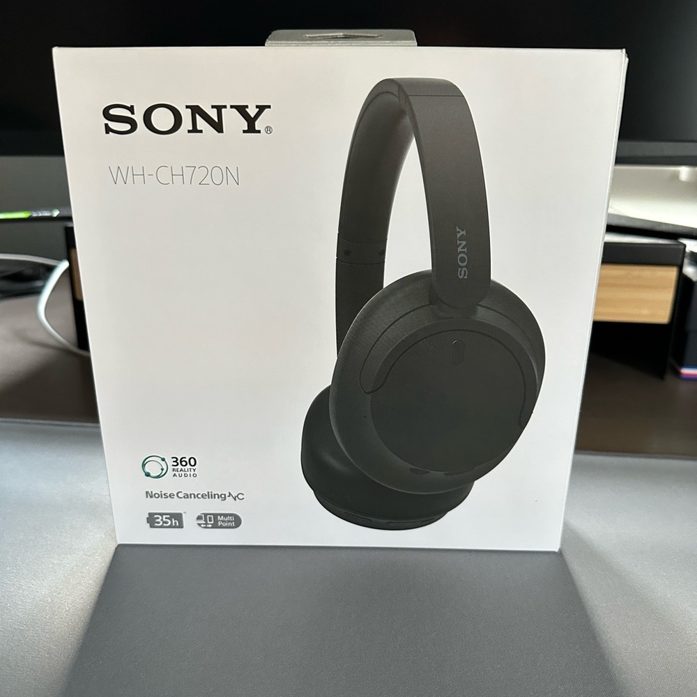 Sony Noise Canceling Headphones - Picture 2 of 7